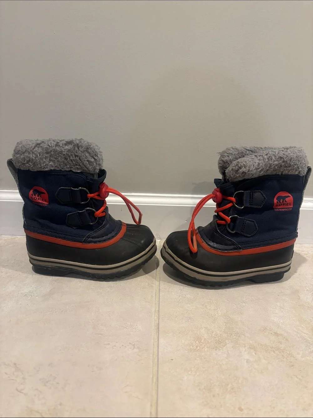 Sorel Kids Navy and Red Winter Snow Boots with Gray Fur Cuff
